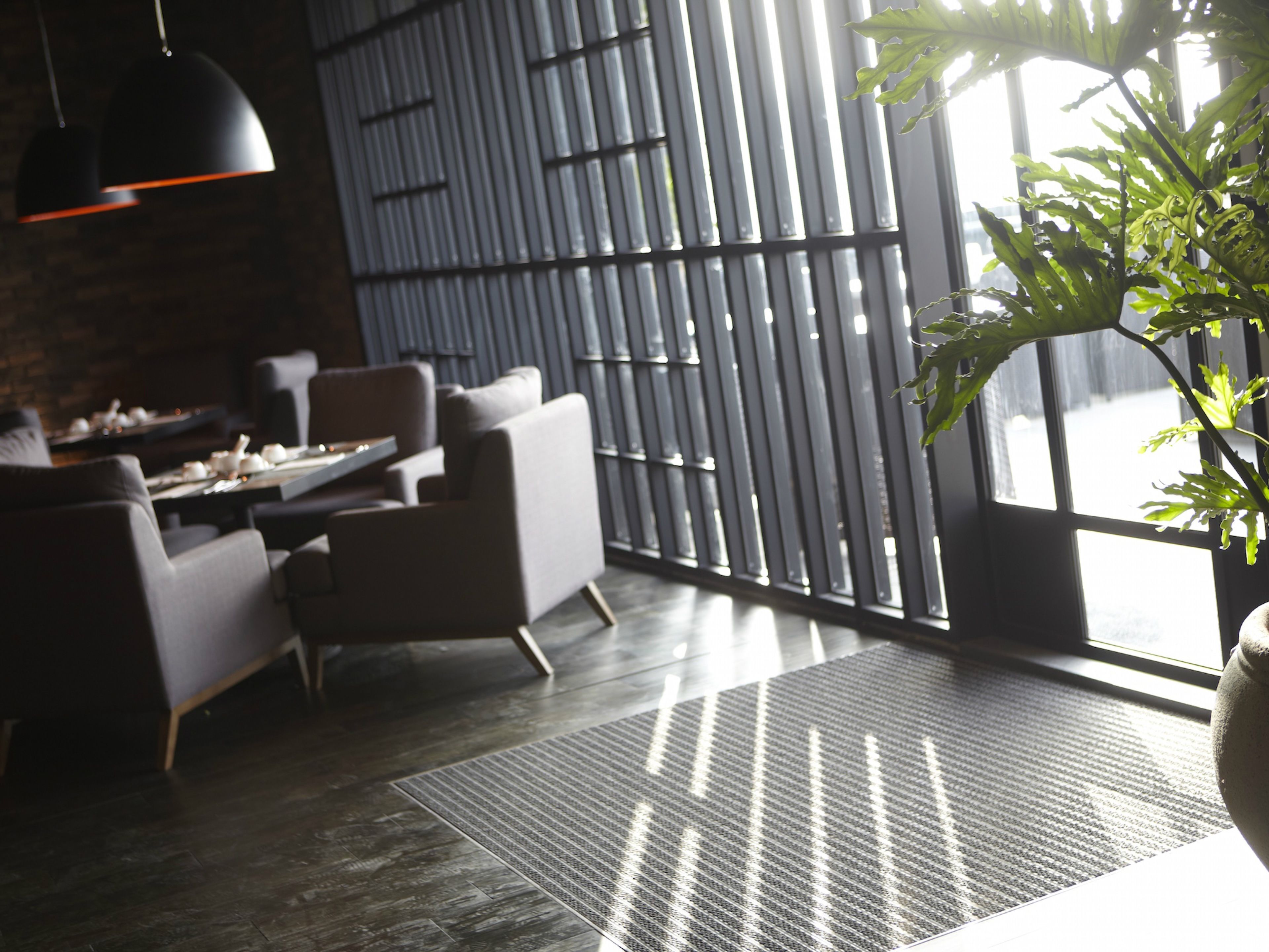 2 restaurants, breakfast, lunch, dinner served; dim sum