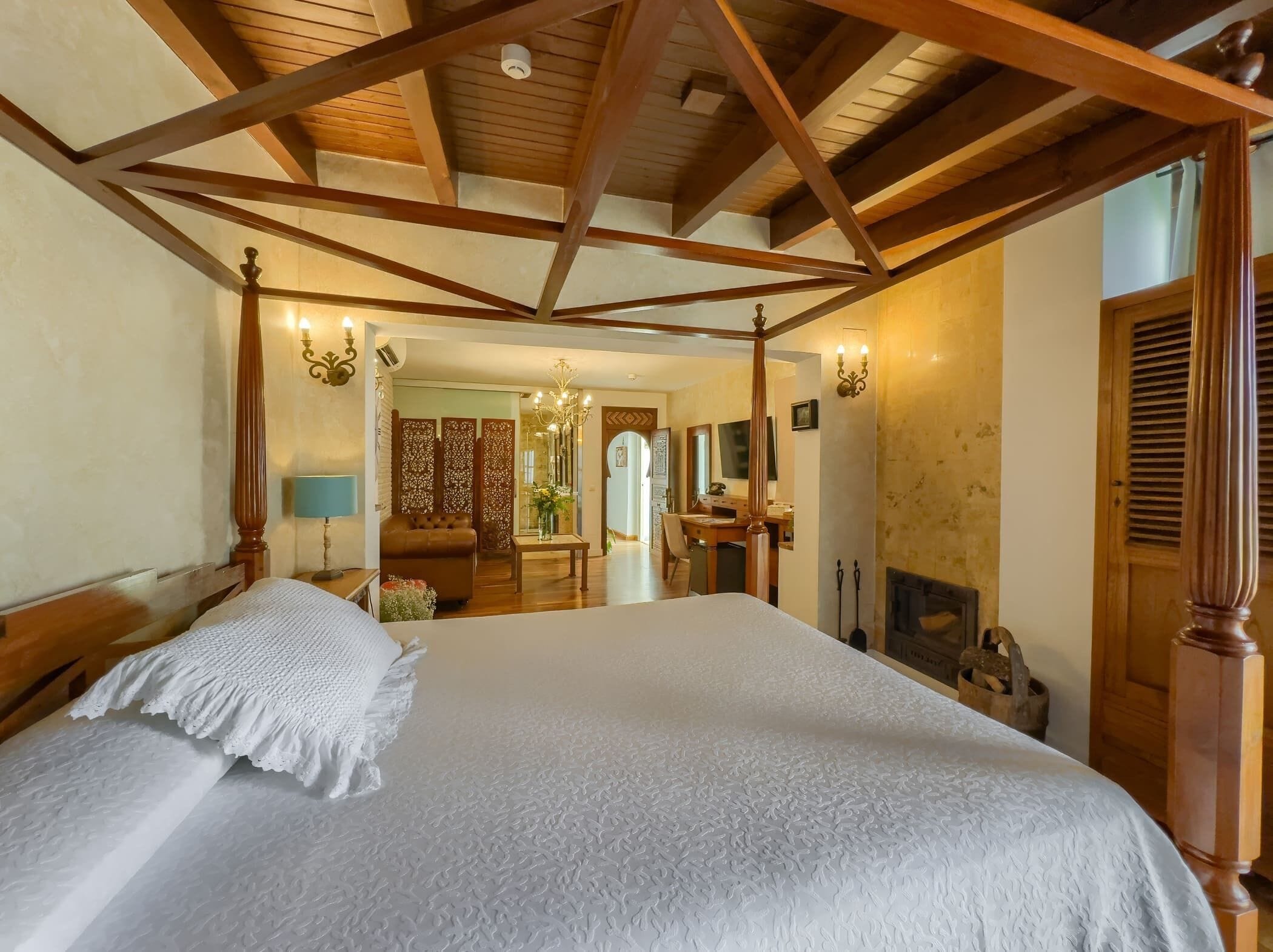 suite (semíramis) | down duvets, memory-foam beds, minibar, in-room safe