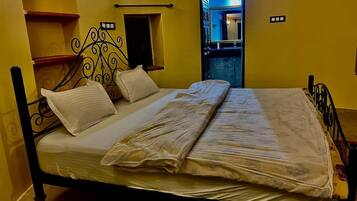 2 chambres, coffres-forts dans les chambres, bureau