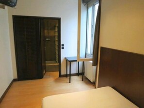 Double Room, 1 Double Bed | Free cribs/infant beds, free WiFi - Hotel de la Prefecture (Marseille)