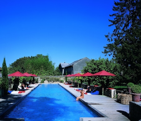 Outdoor pool, pool umbrellas, sun loungers