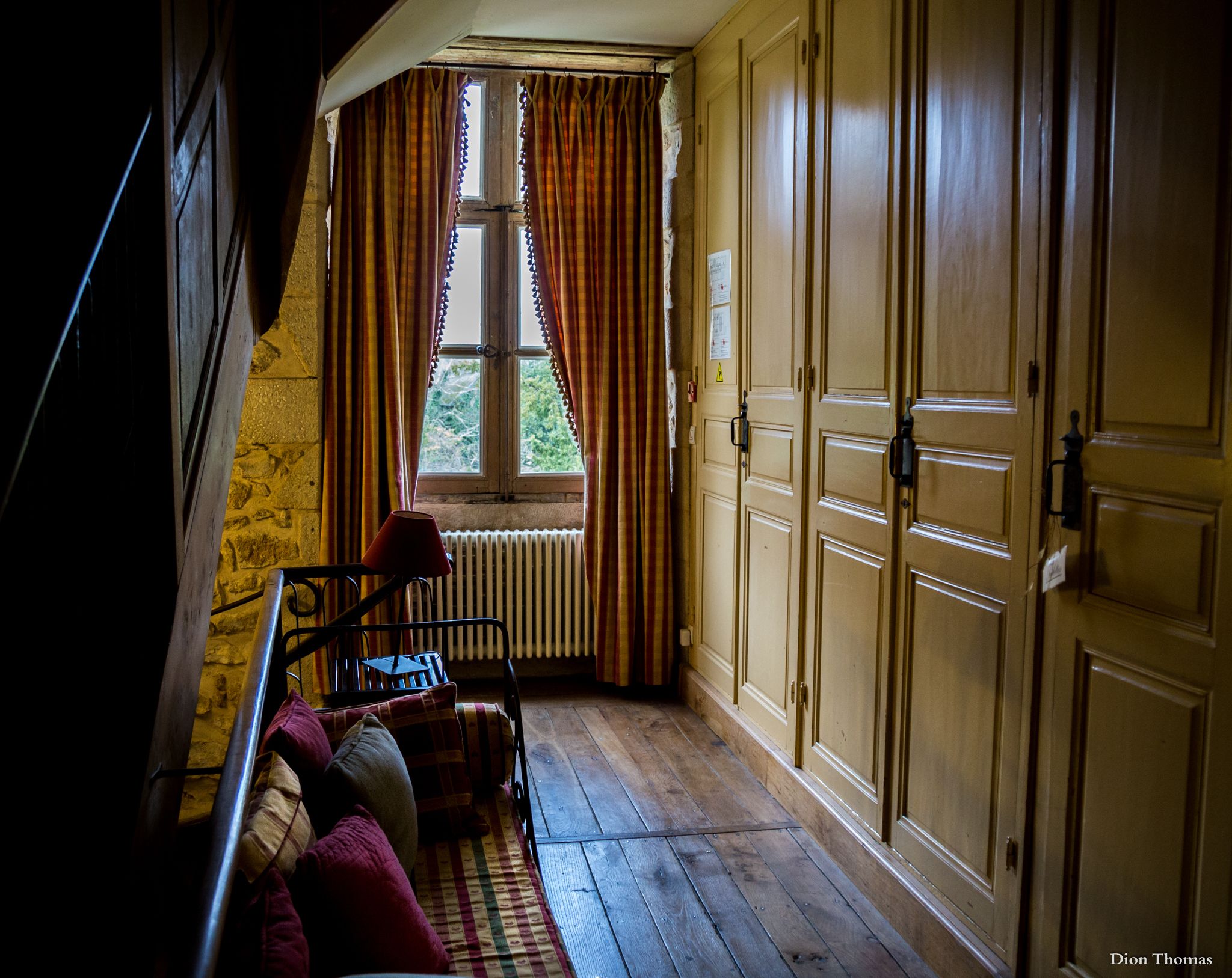 100-cm flat-screen tv with digital channels, tv