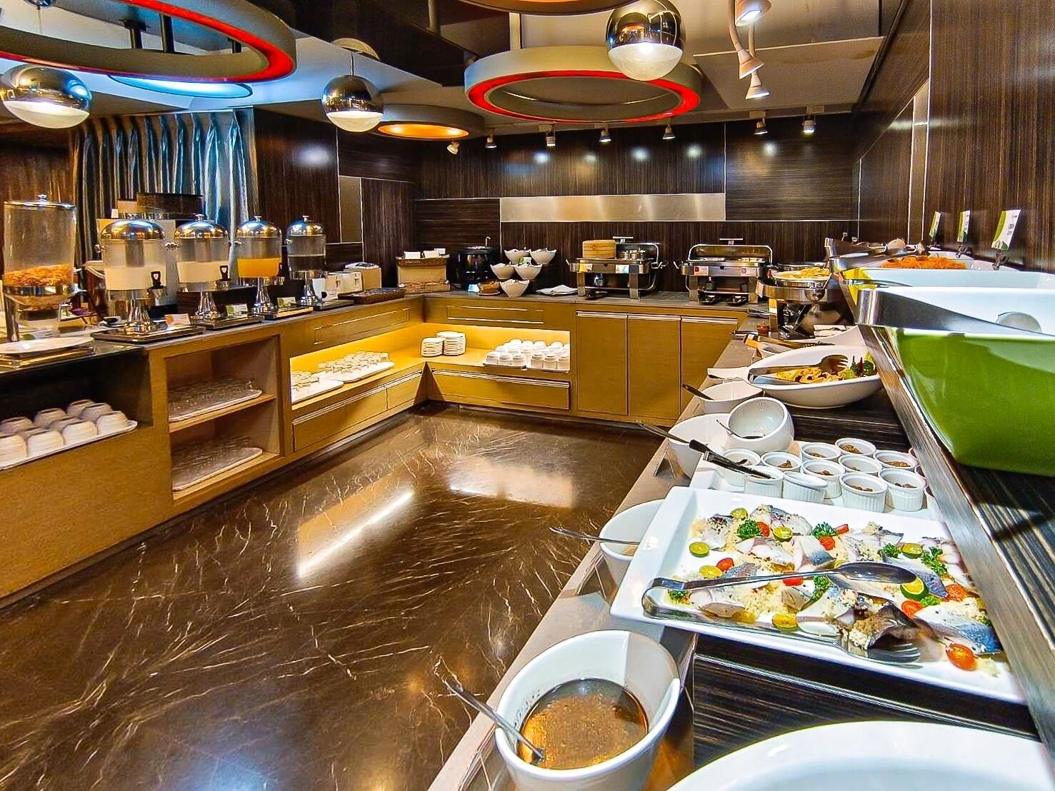 daily buffet breakfast (twd 350 per person)