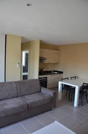 Standard Apartment, Pool Access, Executive Level | Premium bedding, free WiFi - Essentiel Spa (Arles)