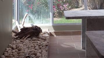 Couples treatment room(s), sauna, hot tub, steam room