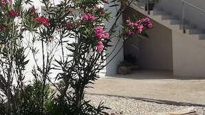 Courtyard - Essentiel Spa (Arles)