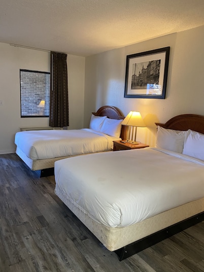 Travelers Place Inn & Suites