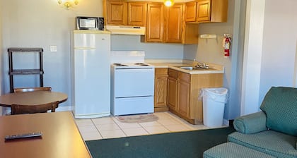 Travelers Place Inn & Suites