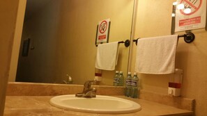 Loft, 1 Double Bed with Sofa bed, Kitchenette | Bathroom sink - Hotel Estrella (Matamoros)
