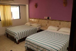 Standard Double Room (Con Ventilador)