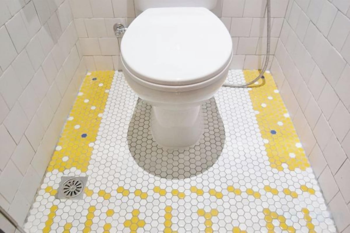 Shower, slippers, bidet, towels