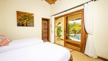 Chambre, 1 trÚs grand lit, vue piscine | Draps en coton égyptien, literie de qualité supérieure