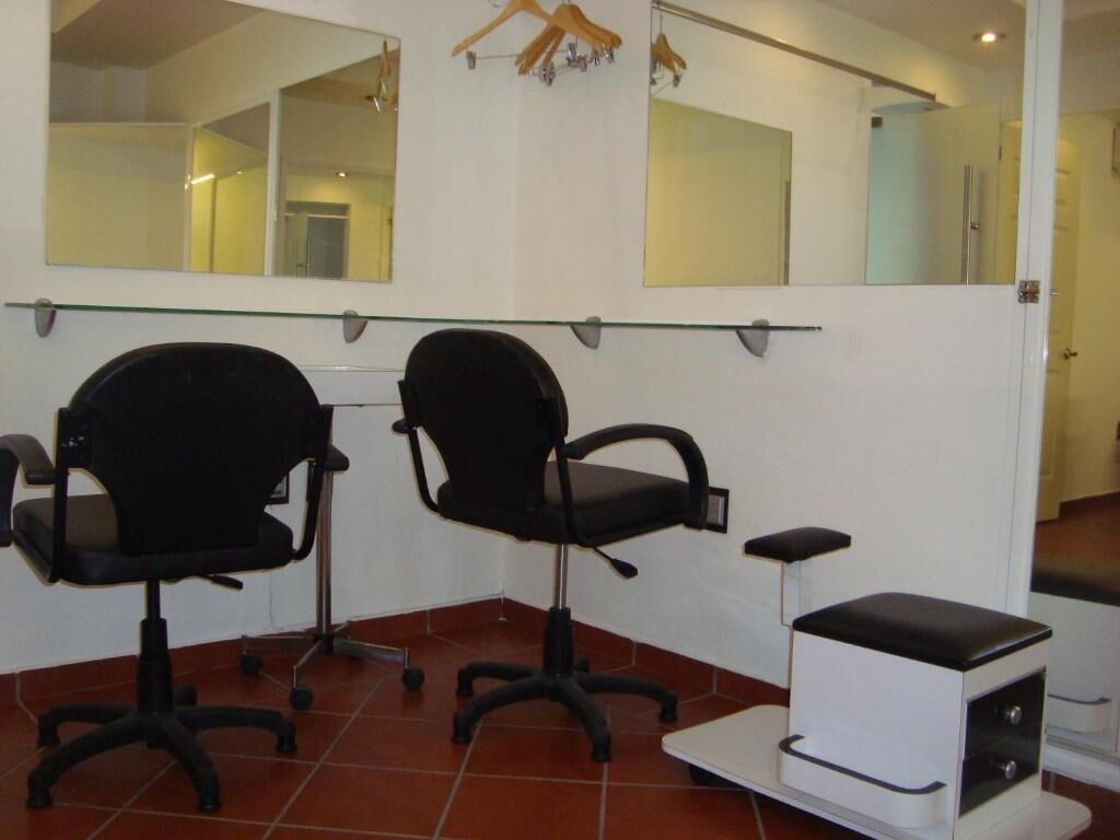 Sauna, body treatments, facials, 1 treatment room