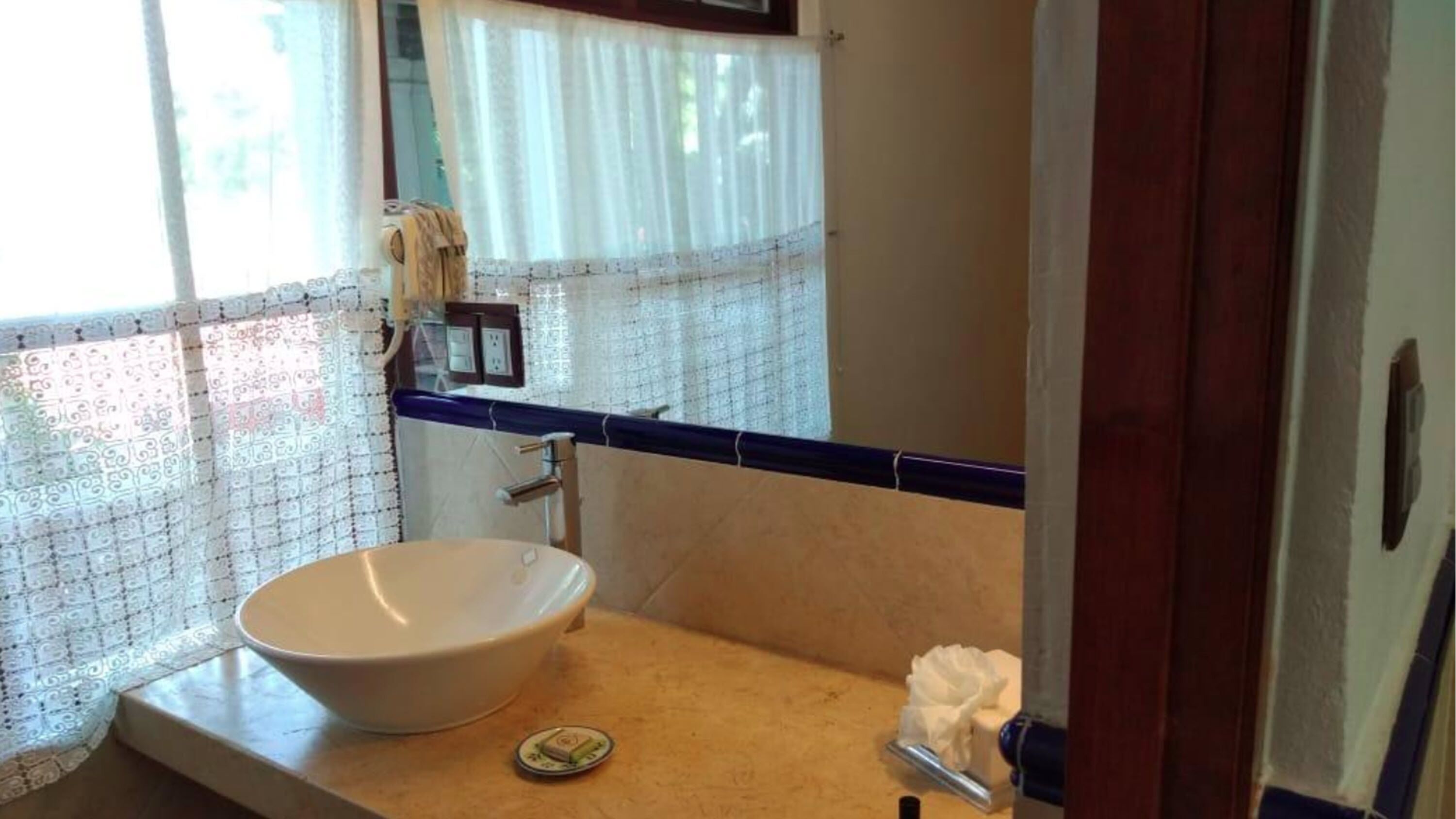 deluxe suite, 2 queen beds, courtyard view | bathroom | shower, free toiletries, hair dryer, bathrobes