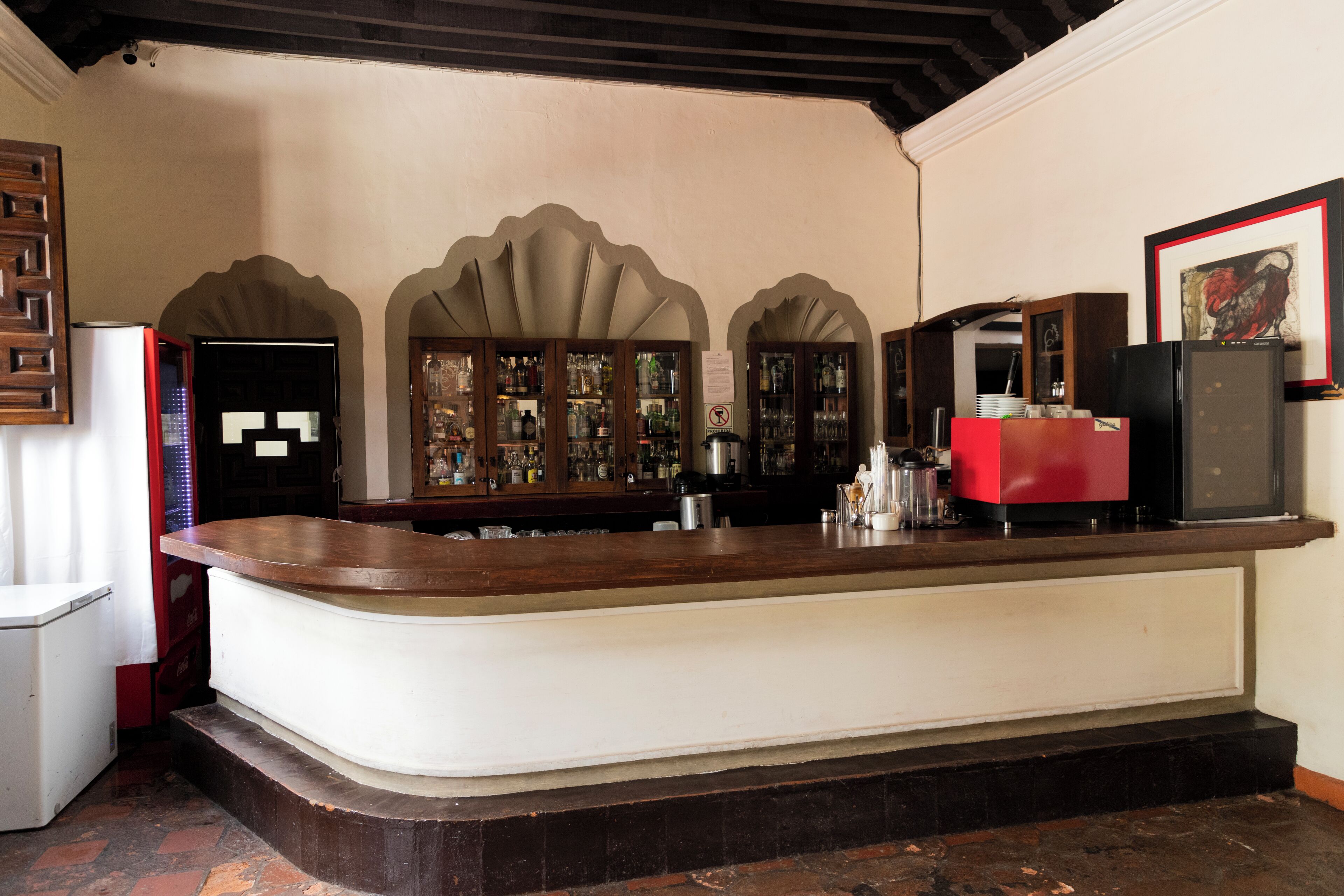 breakfast, lunch and dinner served