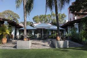 Breakfast, lunch and dinner served