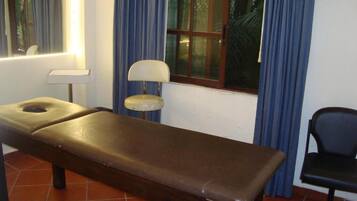 Sauna, body treatments, facials, 1 treatment room