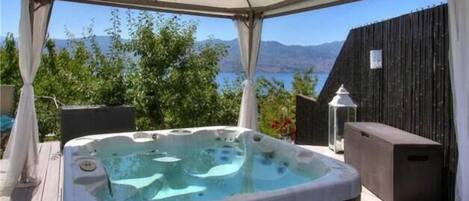 Bain à remous extérieur