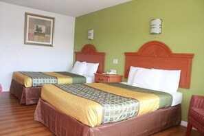 مكتب وستائر تعتيم وواي فاي مجانًا وملاءات أسرّة