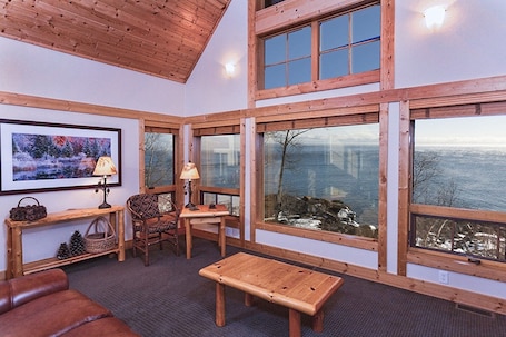 Wifi gratis y ropa de cama . Cove Point Lodge