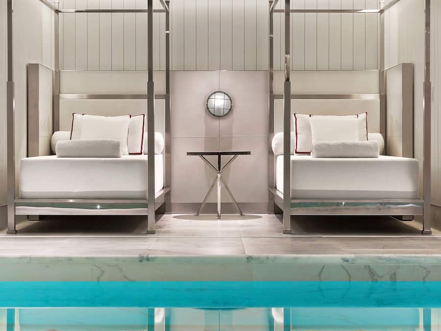 Behandlingsrom for par, massasje med varme steiner og dypvevsmassasje