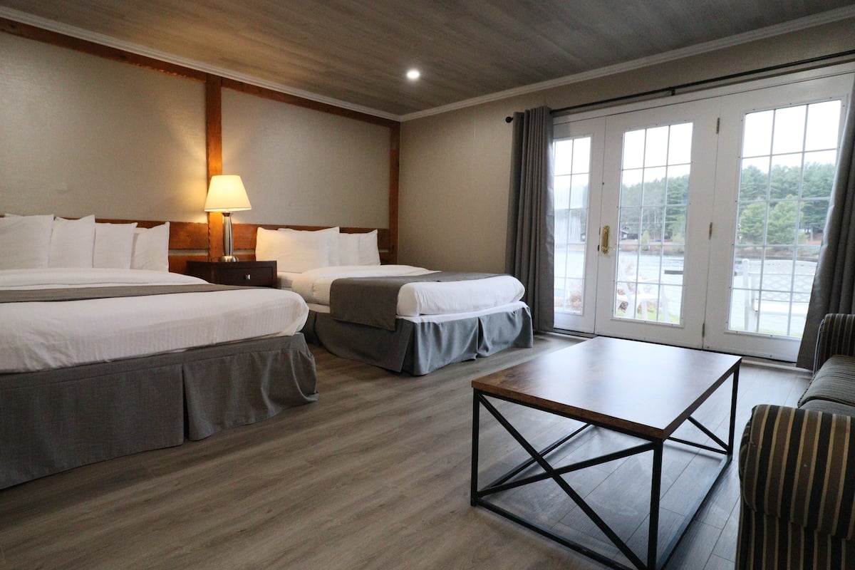 Familiekamer, 2 queensize bedden, uitzicht op meer | 1 slaapkamer, gratis wifi