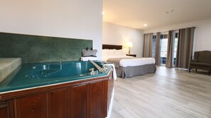 Suite, 1 King Bed, Jetted Tub, Lake View | Bathroom | Towels - Algonquin Lakeside Inn (Algonquin Highlands)