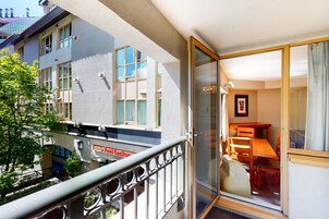 Apartamento, 2 habitaciones | Balcón
