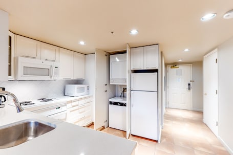 Condo, 2 Bedrooms (Family Suite) | Private kitchen | Microwave, coffee/tea maker, electric kettle, toaster