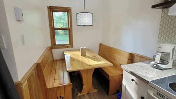 Superior Chalet, 1 Bedroom, Non Smoking, Kitchenette (Condo Chalet) | In-room dining