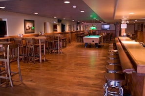 2 bares/lounges