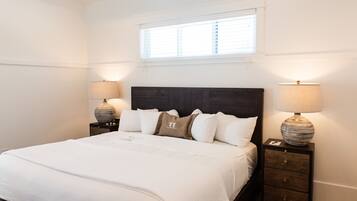 Private Cottage, 1 King Bed with Sofa Bed | Iron/ironing board, free WiFi, bed sheets