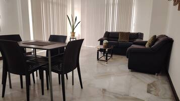 Flat-screen TV, heated floors