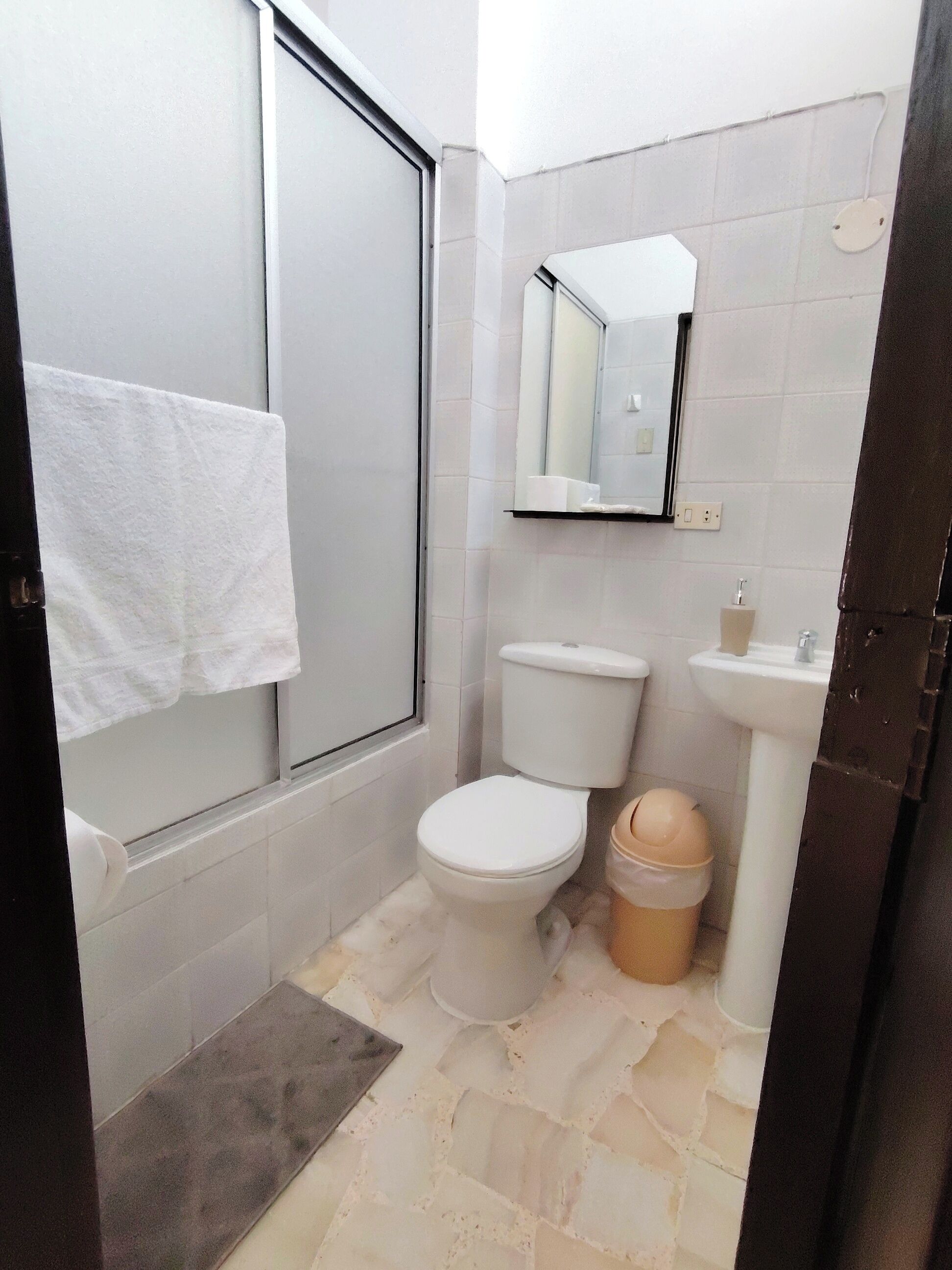 Ducha, secador de pelo, toallas