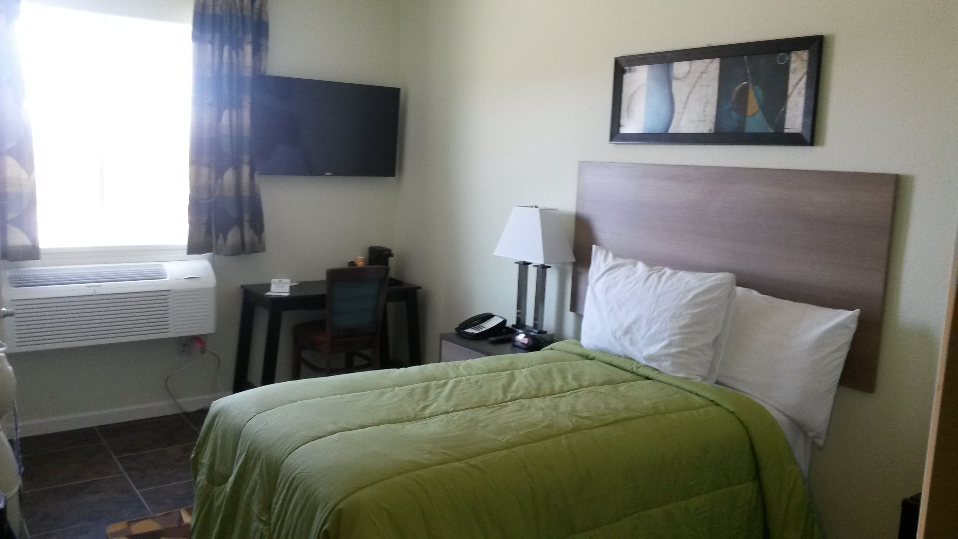 twin room | premium bedding, pillow-top beds, blackout curtains, iron/ironing board