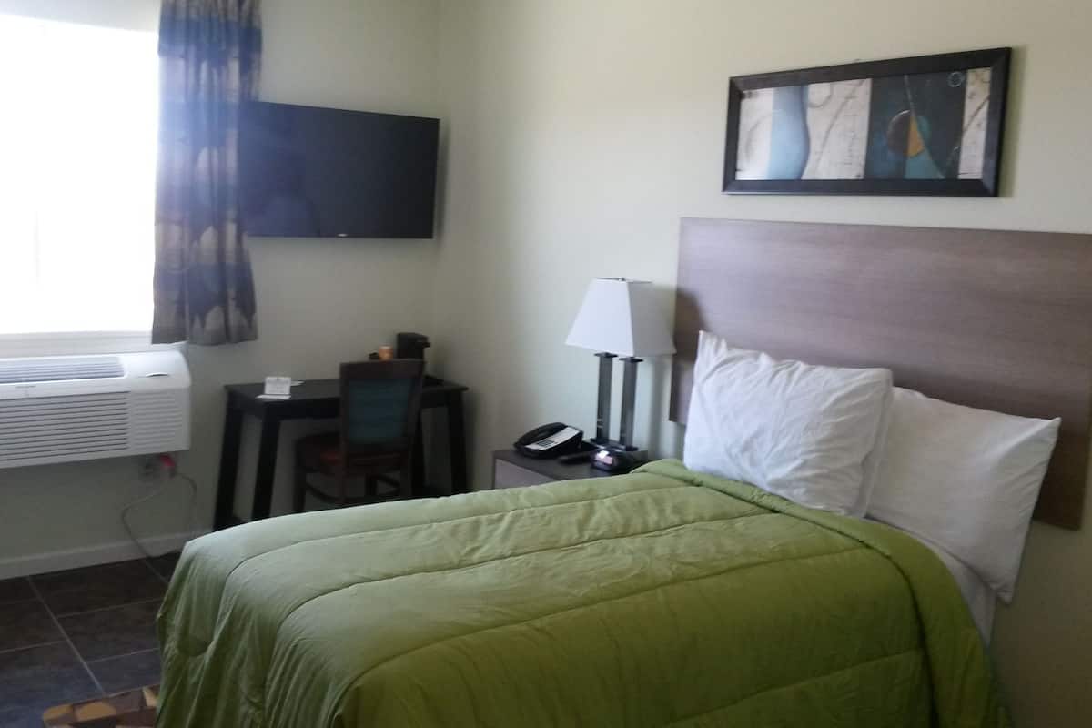 twin room | premium bedding, pillow-top beds, blackout curtains, iron/ironing board