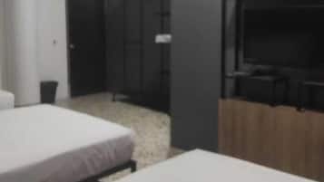 Habitación triple familiar, varias camas | Wifi gratis y ropa de cama