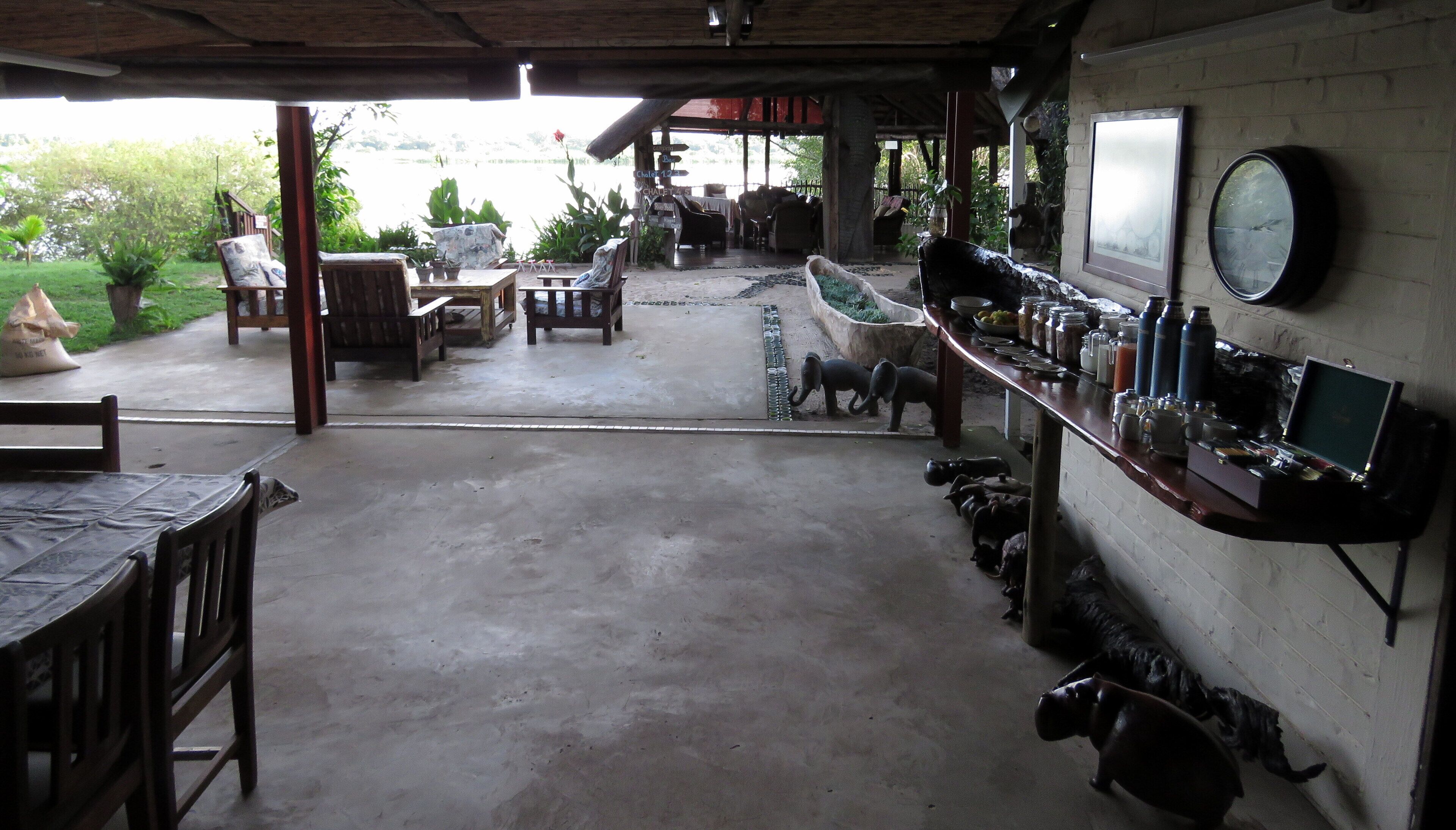 Desayuno continental diario (NAD 120 por persona)