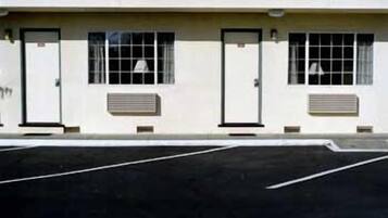 Vista frontal de la propiedad