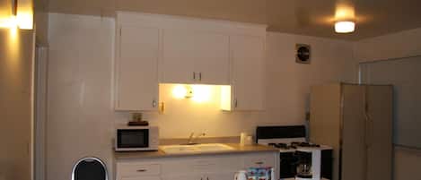 Refrigerador, microondas y cafetera y tetera