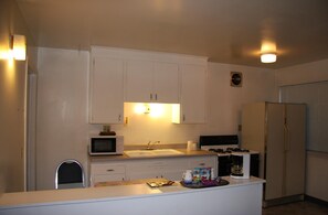 Fridge, microwave, coffee/tea maker - Redwood Inn (Santa Rosa)
