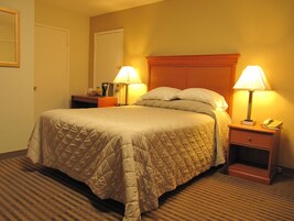 Quarto, 1 cama Queen, para não fumantes | Individualmente decorados, individualmente mobiliados, escrivaninha