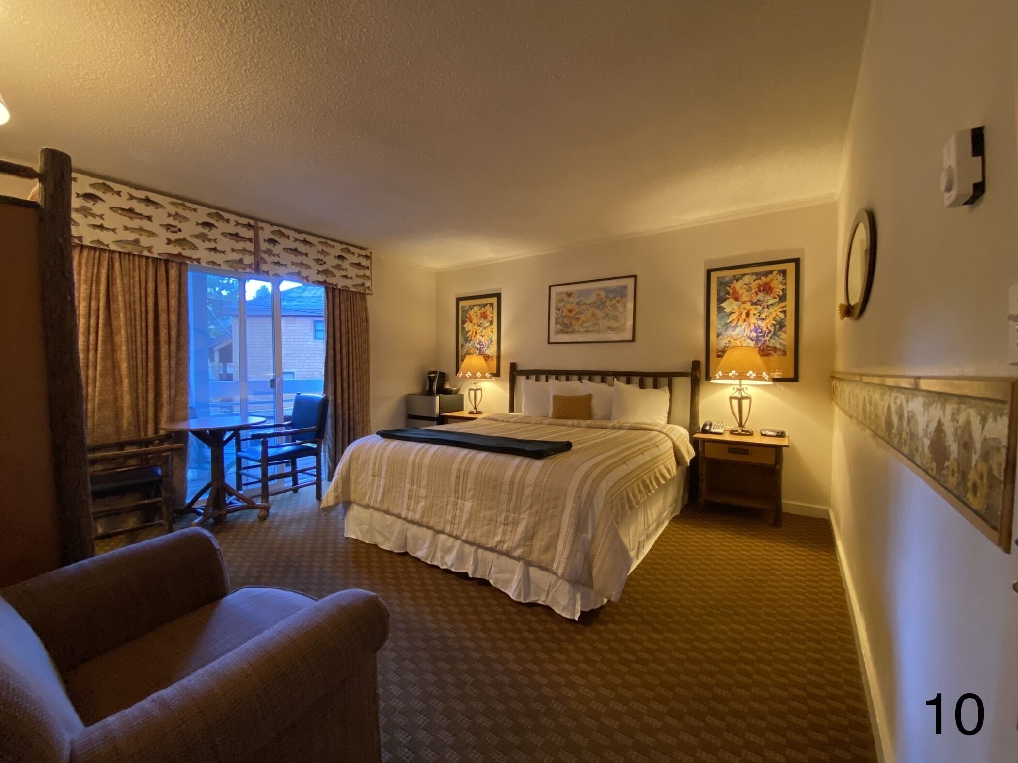 basic room, 1 king bed, non smoking | 1 bedroom, individually decorated, individually furnished