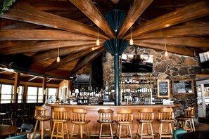 Bar (on property) - River Ranch Lodge & Restaurant (Olympic Valley)