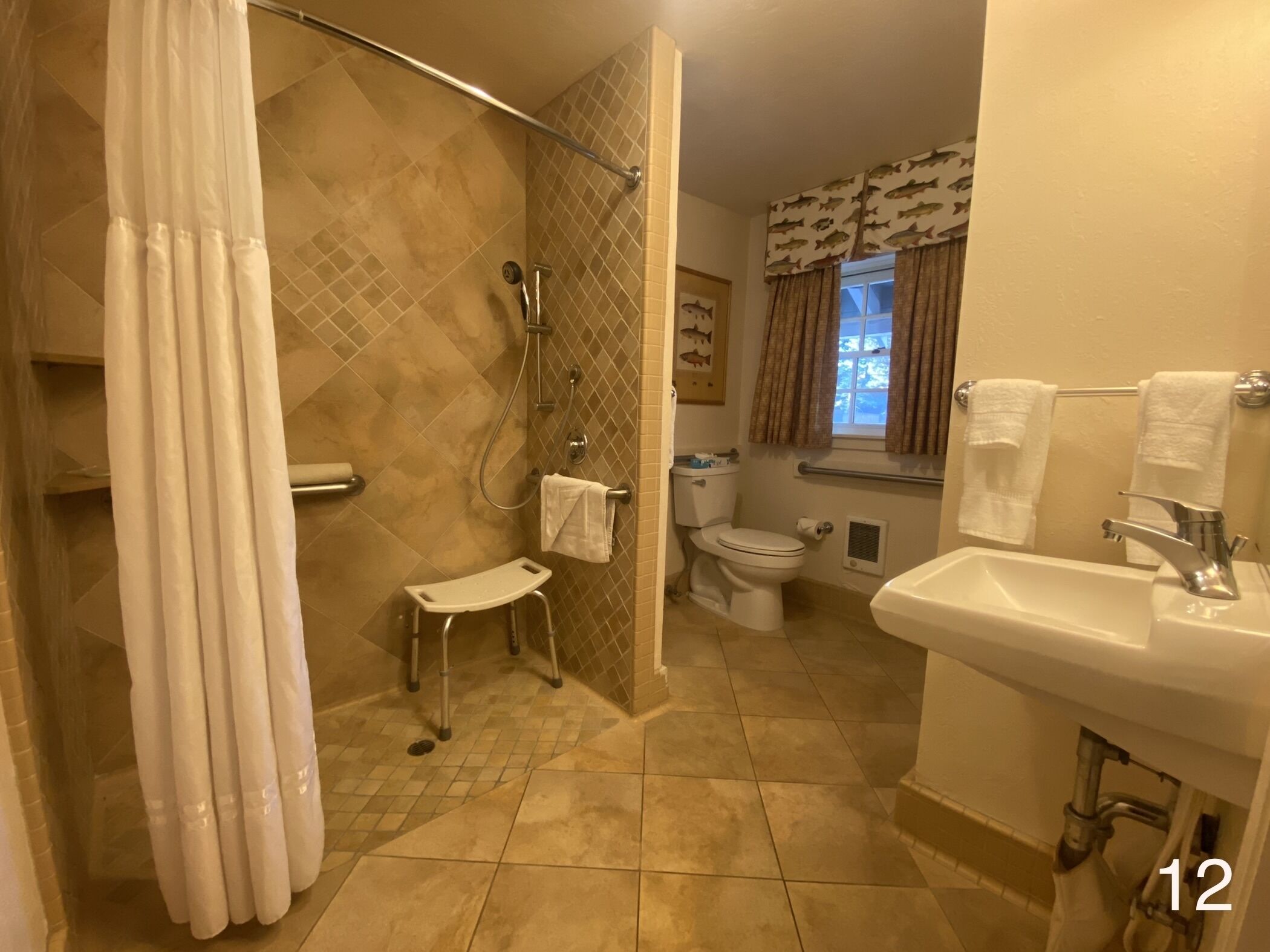 basic room, 1 king bed, non smoking | bathroom | free toiletries, hair dryer, towels, soap