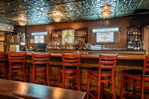2 bars/lounges - Mimslyn Inn Historic Hotels Of America (Luray)