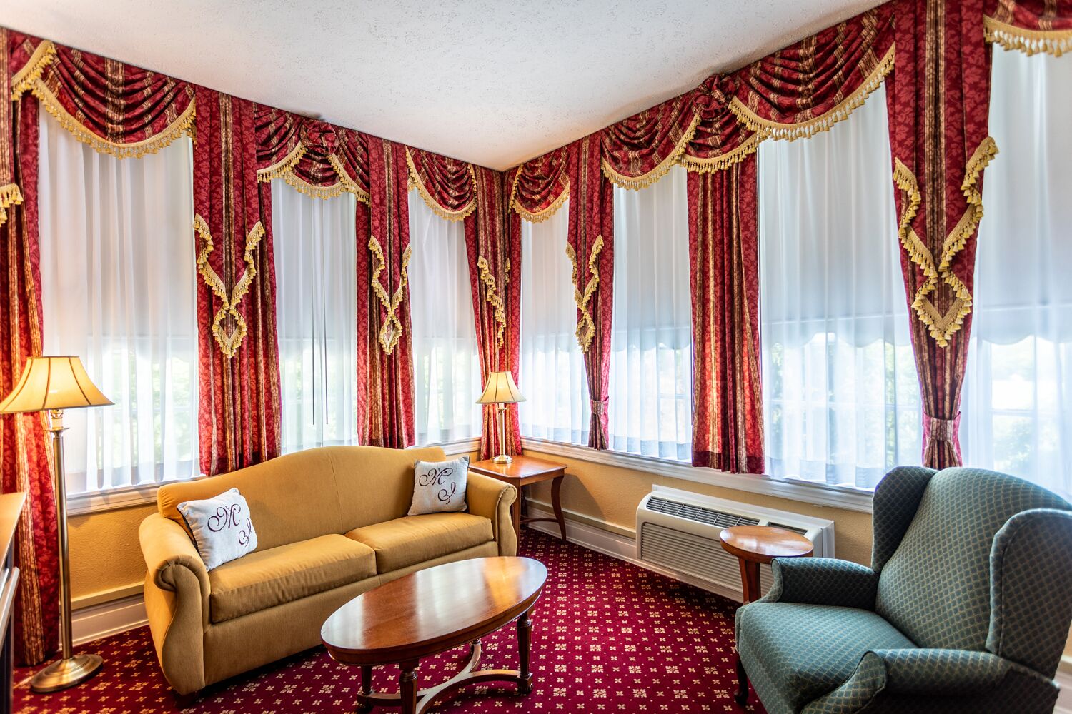 roosevelt suite | desk, iron/ironing board, free cots/infant beds, rollaway beds