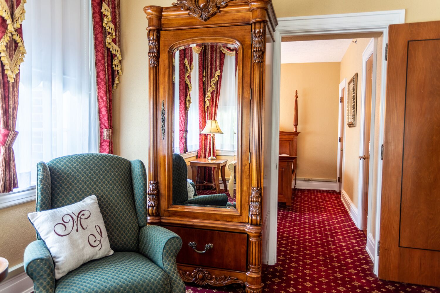 roosevelt suite | desk, iron/ironing board, free cots/infant beds, rollaway beds
