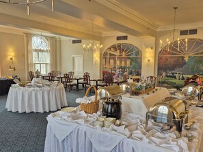 2 restaurants; breakfast, lunch, dinner, and brunch served - Mimslyn Inn Historic Hotels Of America (Luray)