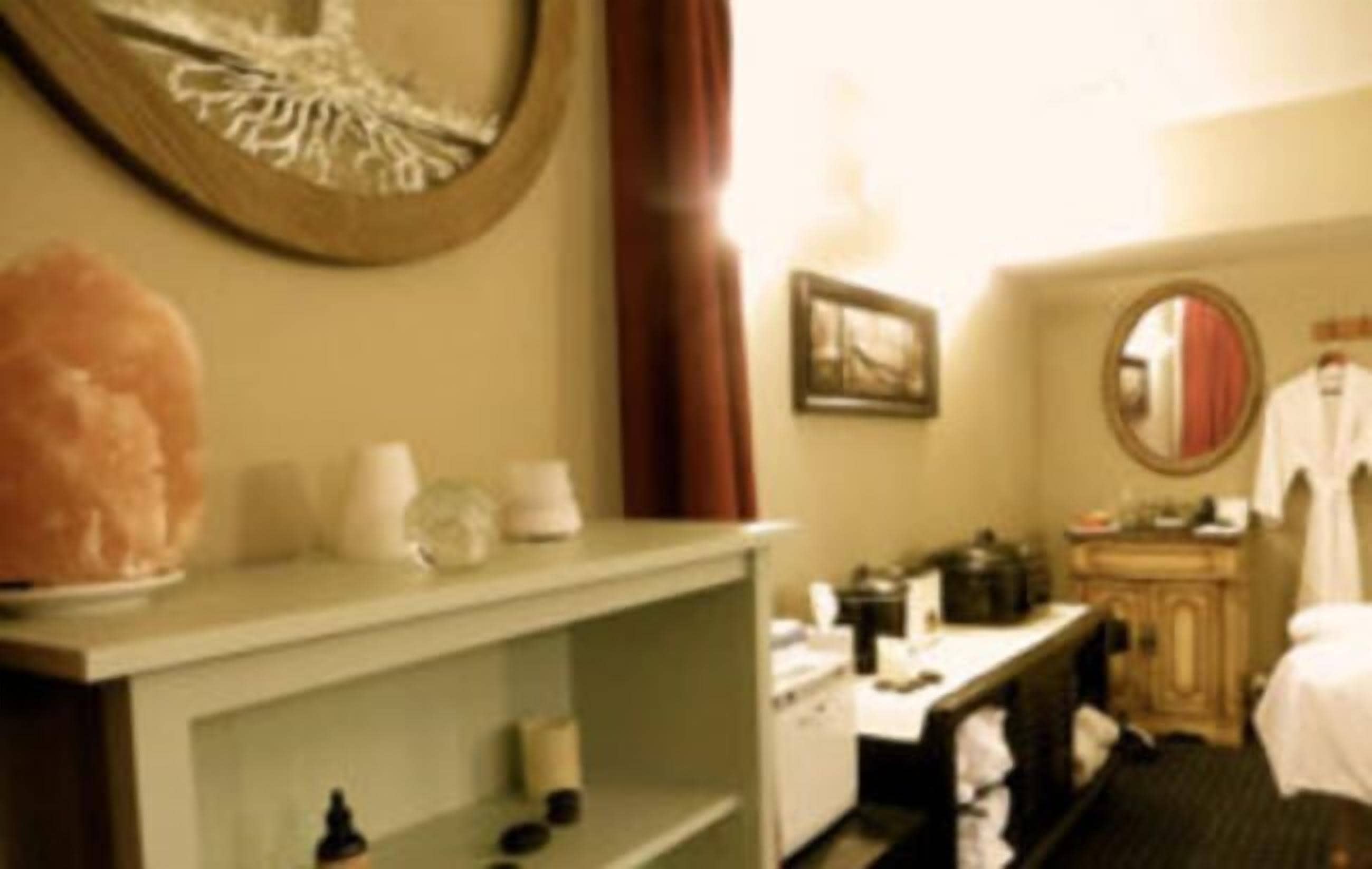 aromatherapy, hot stone massages, facials, reflexology, massages